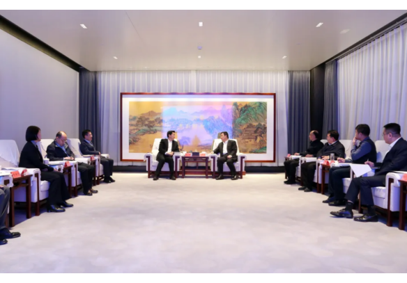 白忠泉董事長與懷柔區(qū)委書記、懷柔科學(xué)城黨工委書記張強會談